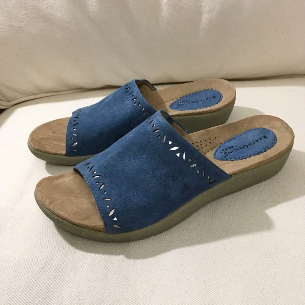 Earth Origins Valerie Suede Slip on Size 7M